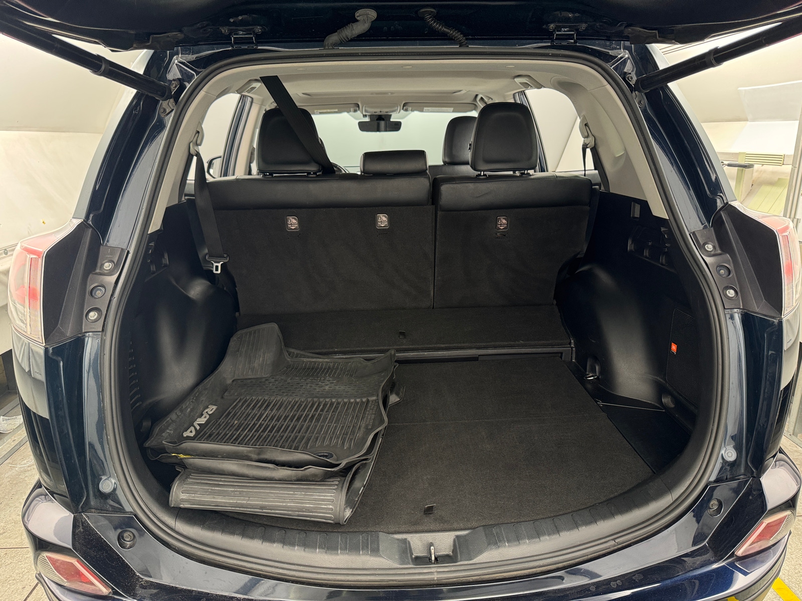 Thumbnail: 2018 Toyota RAV4 - 6