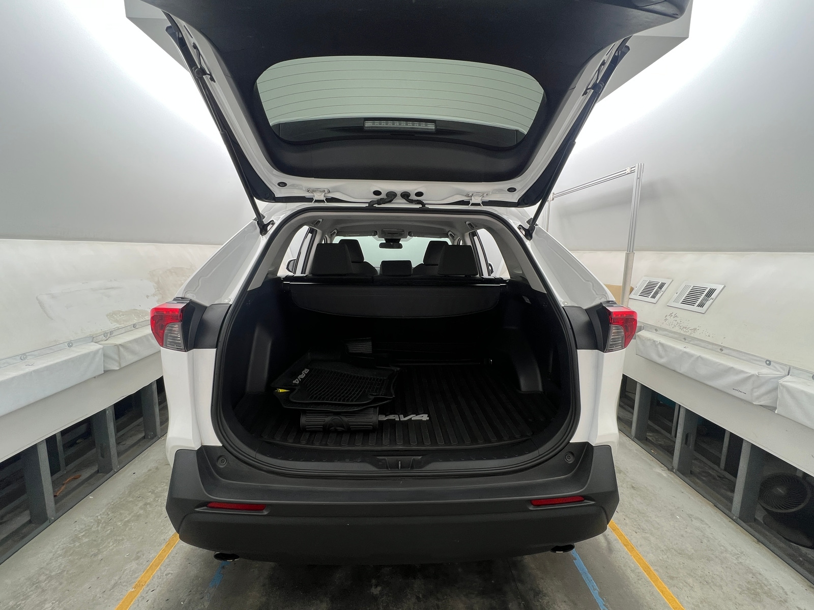 Thumbnail: 2020 Toyota RAV4 - 7