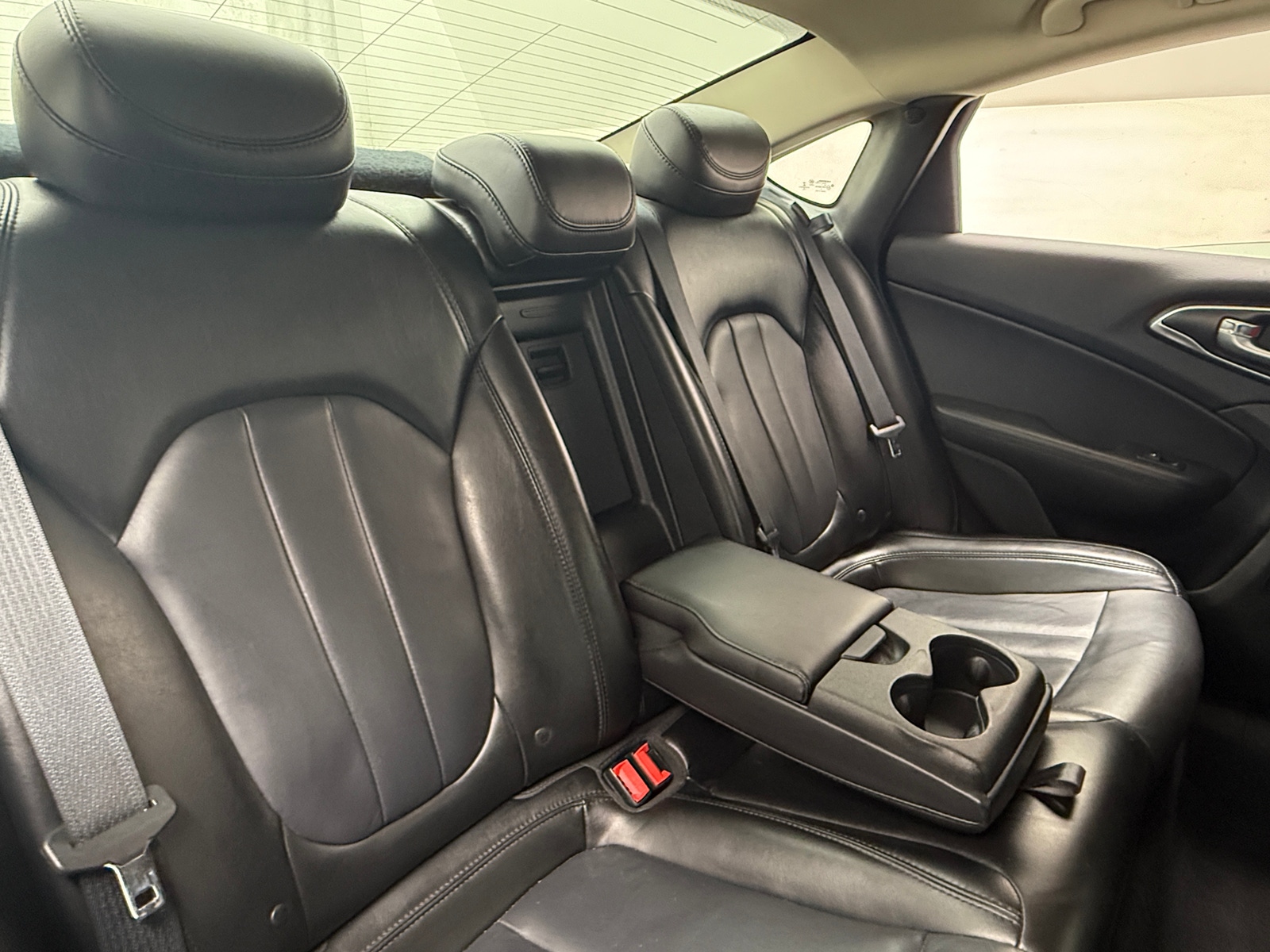 Thumbnail: 2016 Chrysler 200 - 5