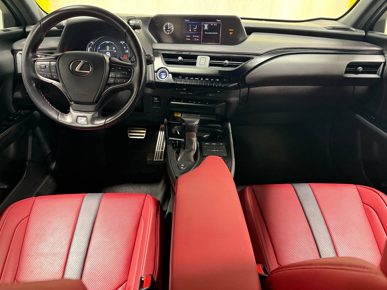 Thumbnail: 2022 Lexus UX - 2