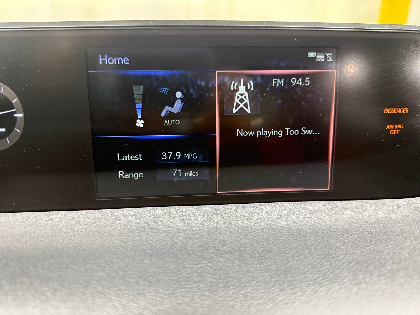 Thumbnail: 2022 Lexus UX - 3