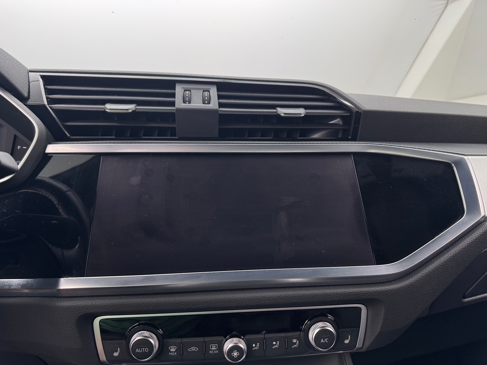 Thumbnail: 2019 Audi Q3 - 3