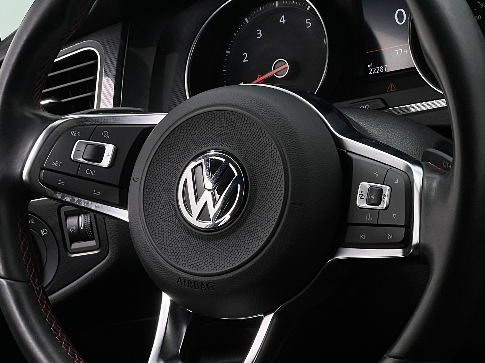 Thumbnail: 2017 Volkswagen Golf - 5