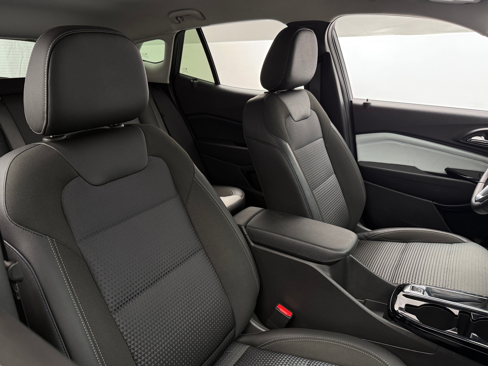 Thumbnail: 2025 Chevrolet Trax - 2