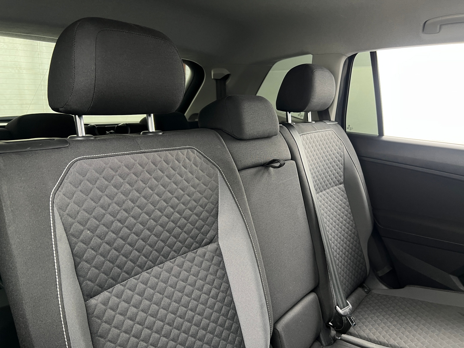 Thumbnail: 2021 Volkswagen Tiguan - 6