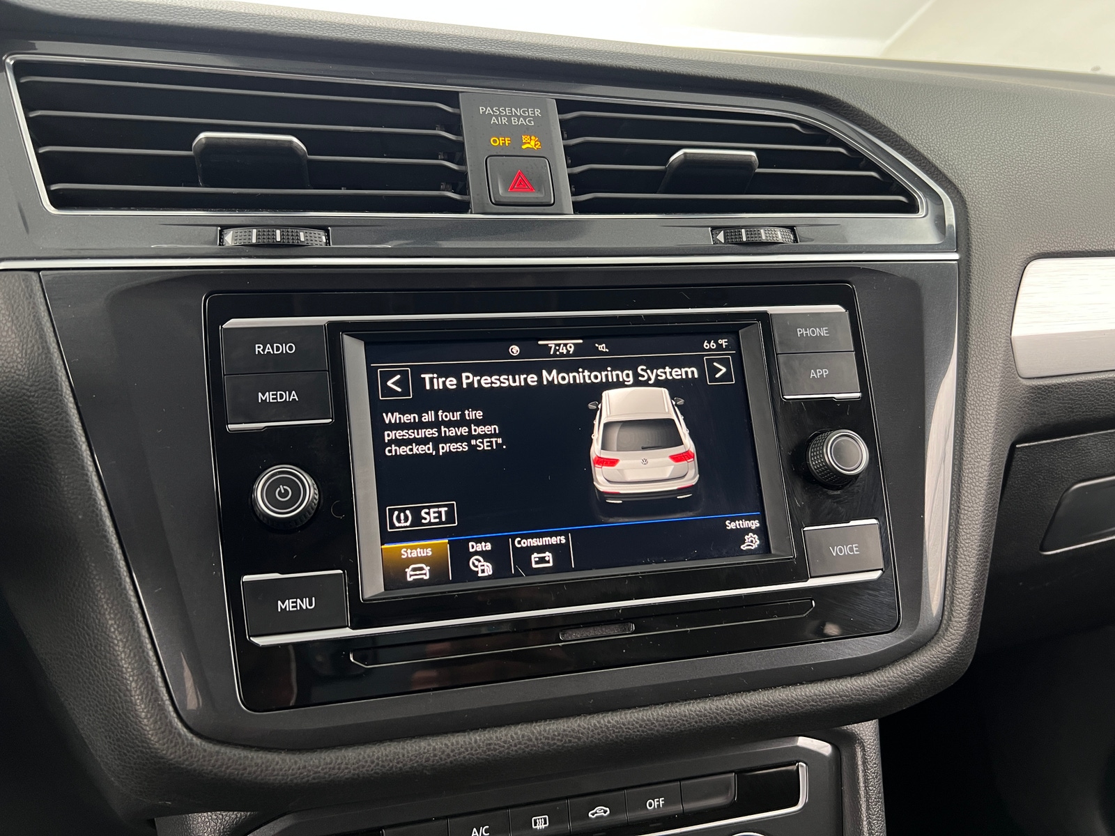 Thumbnail: 2021 Volkswagen Tiguan - 4