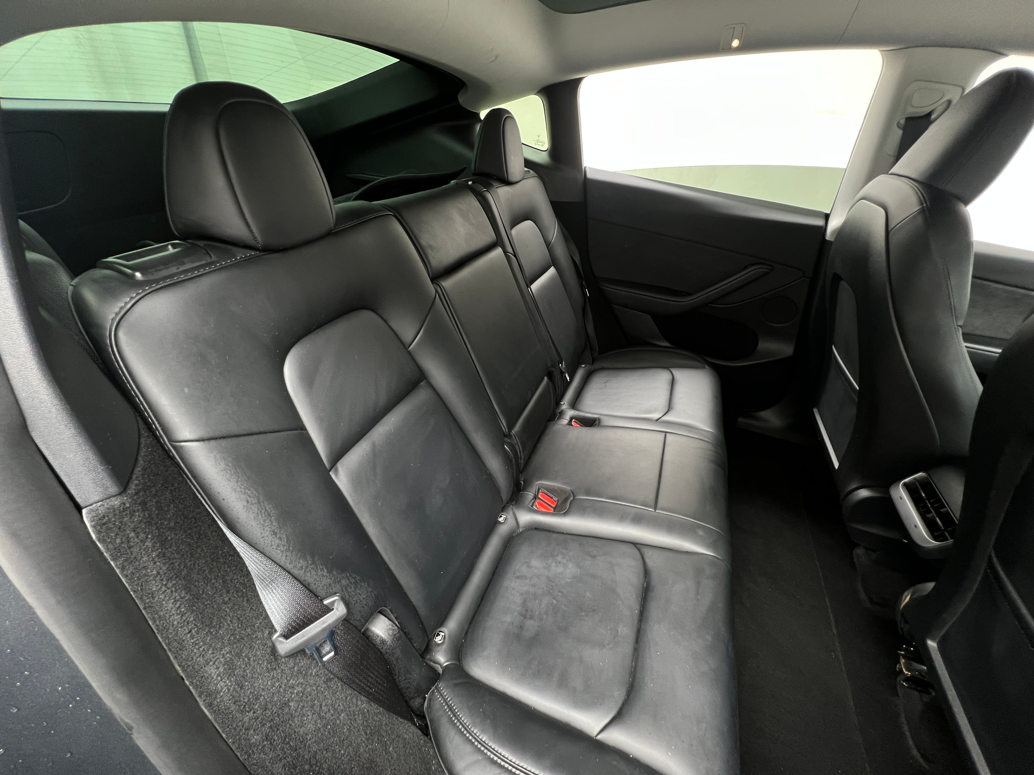 Used 2023 Tesla Model Y Long Range with VIN 7SAYGDEE5PA039270 for sale in Oak Creek, WI