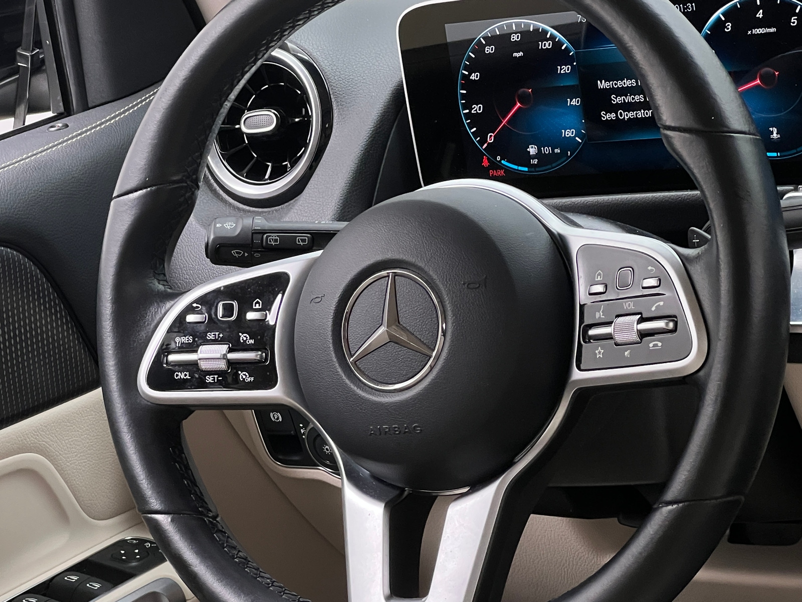 Thumbnail: 2021 Mercedes-Benz GLB - 4