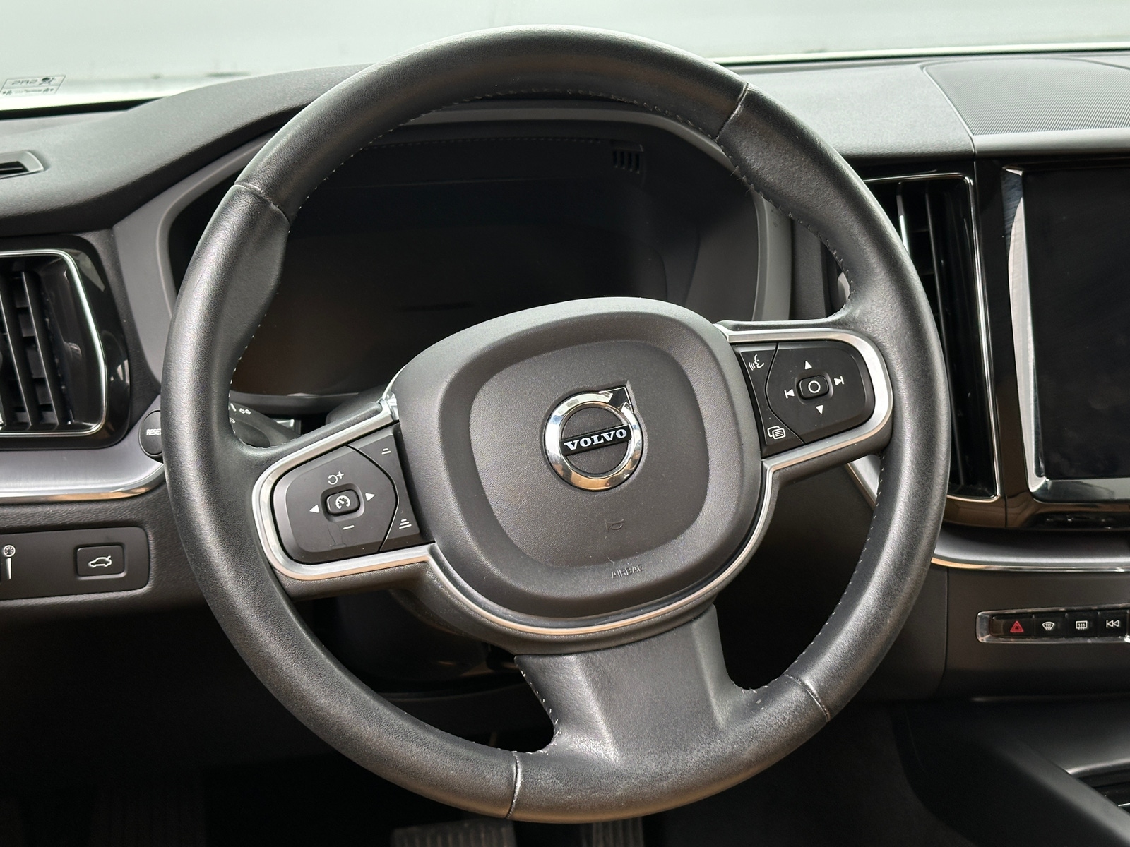 Thumbnail: 2020 Volvo XC60 - 4