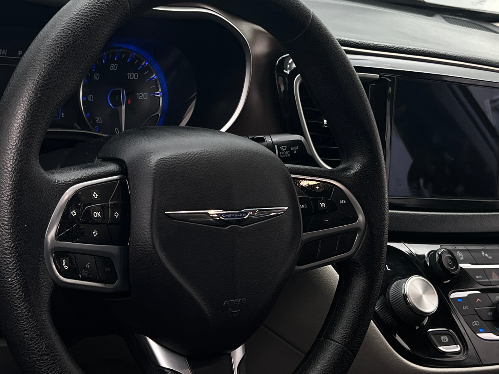 Thumbnail: 2019 Chrysler Pacifica - 5