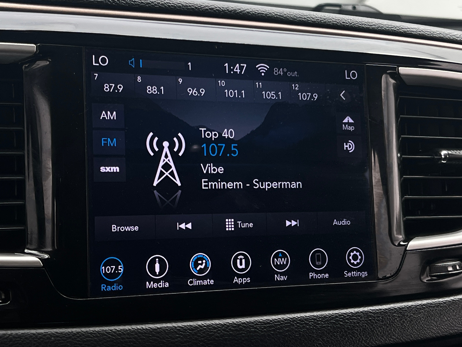 Thumbnail: 2019 Chrysler Pacifica - 4