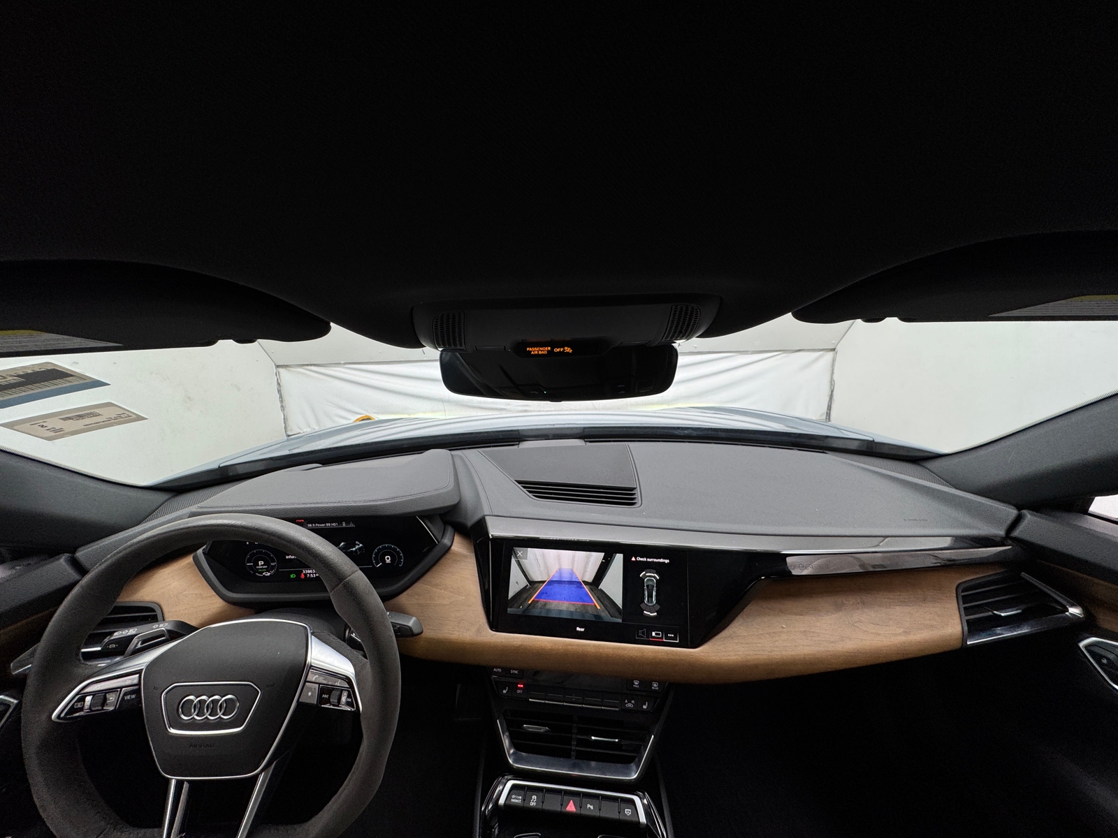 Thumbnail: 2022 Audi e-tron GT - 2