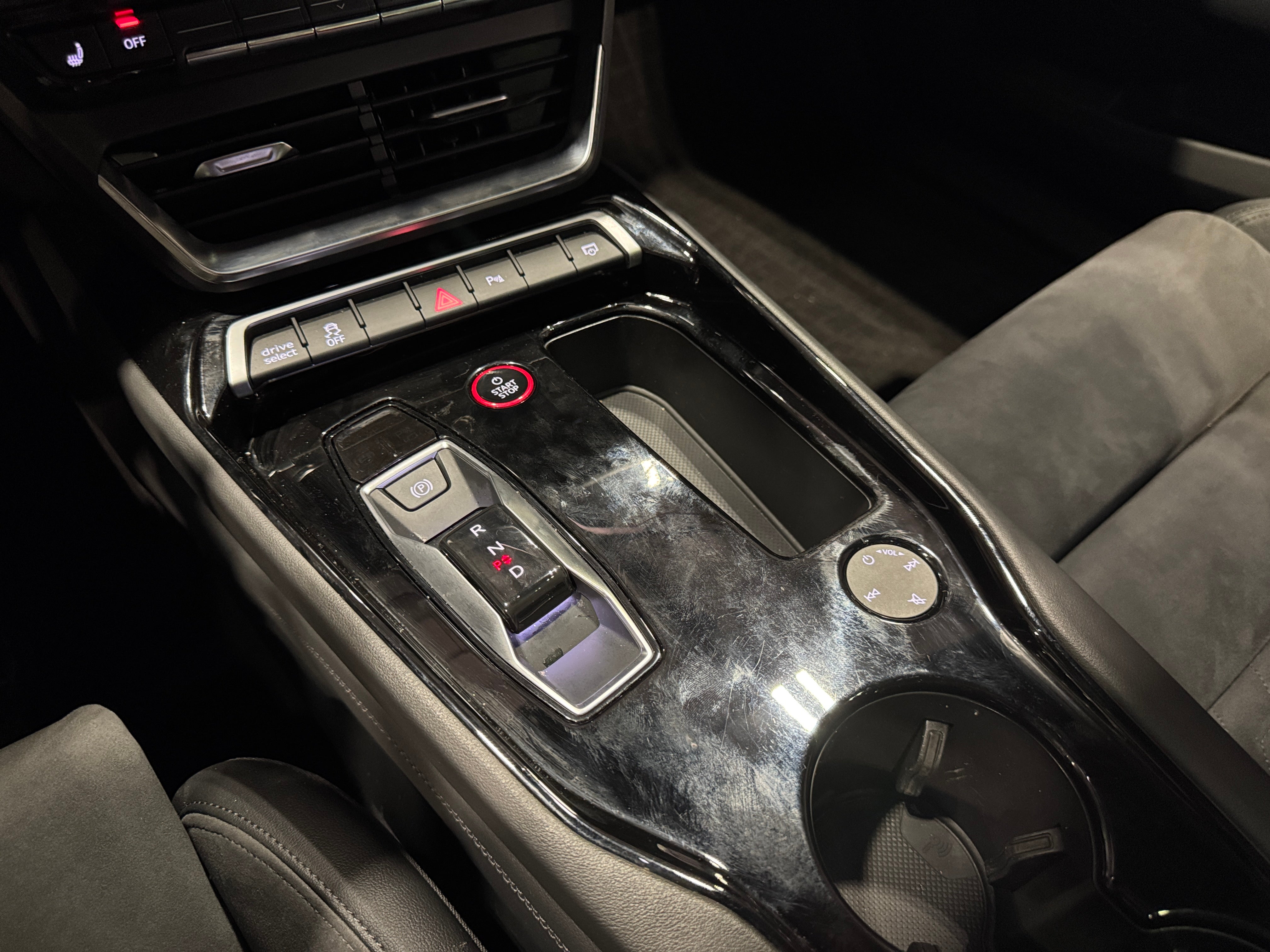 Used 2022 Audi e-tron GT Premium Plus with VIN WAUFJBFW2N7007560 for sale in Oak Creek, WI