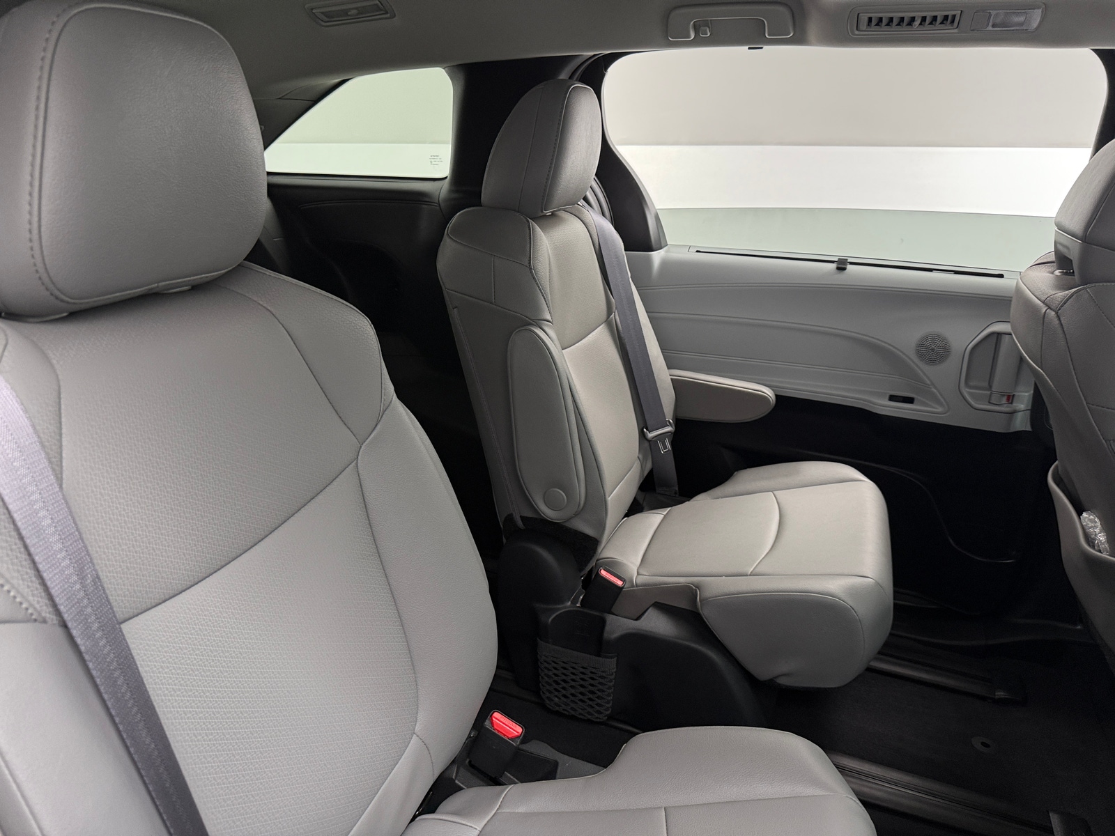 Thumbnail: 2025 Toyota Sienna - 5