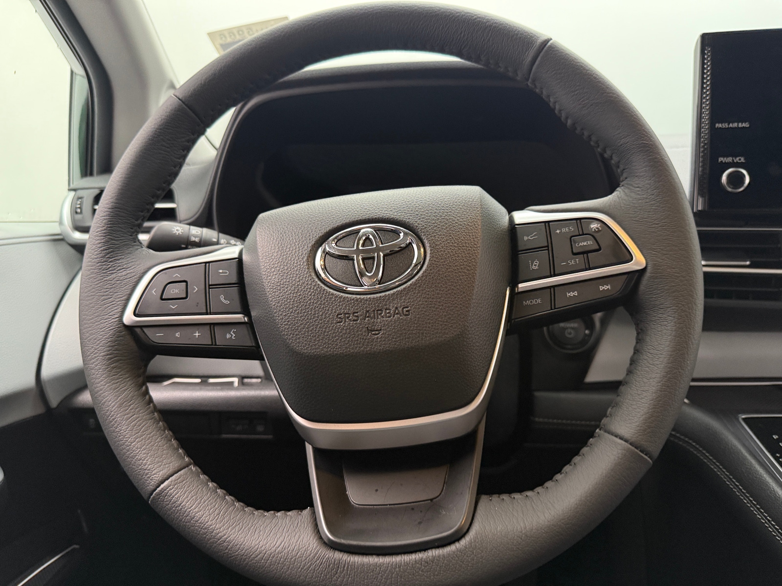Thumbnail: 2025 Toyota Sienna - 4