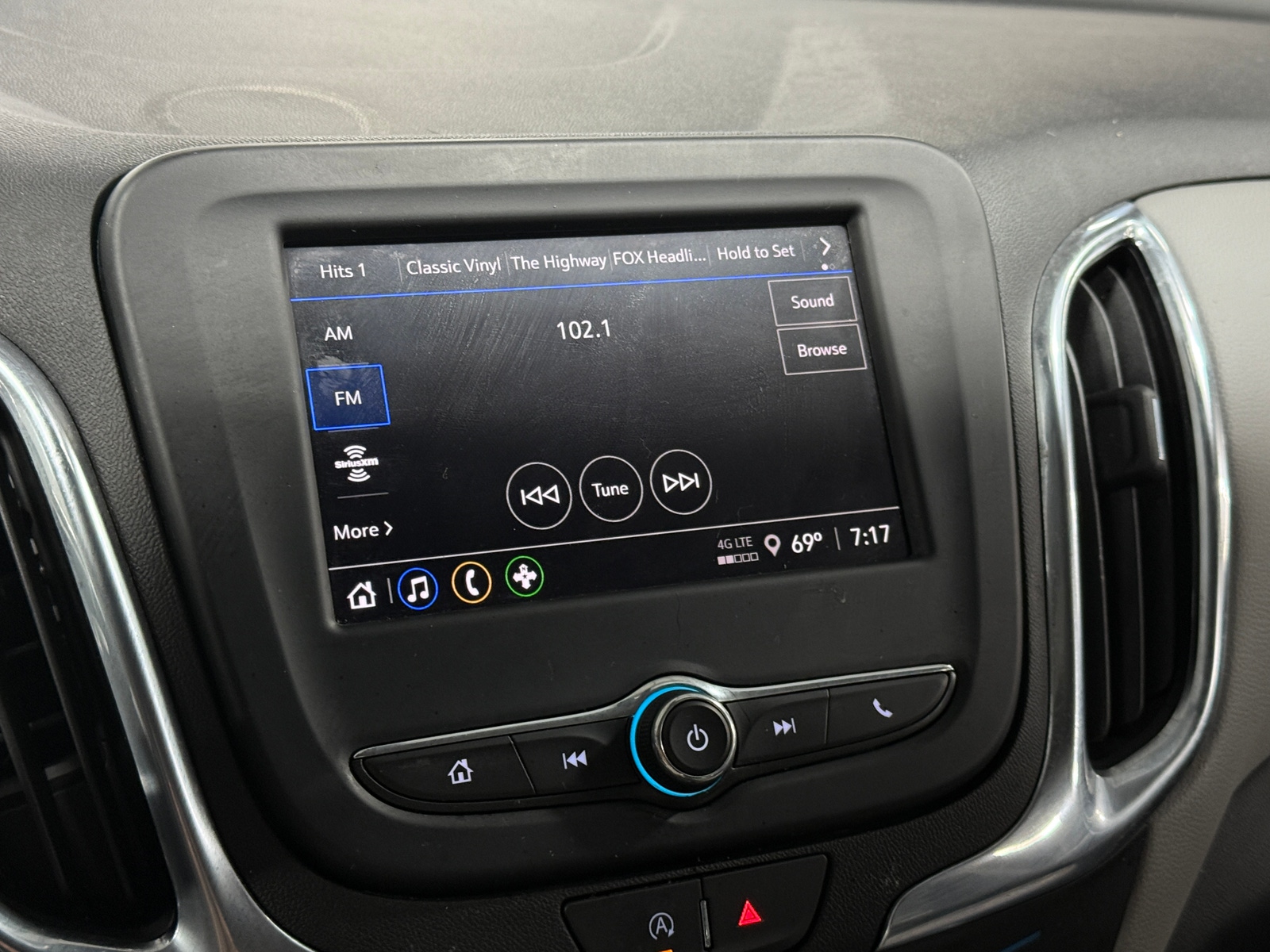 Thumbnail: 2023 Chevrolet Equinox - 4