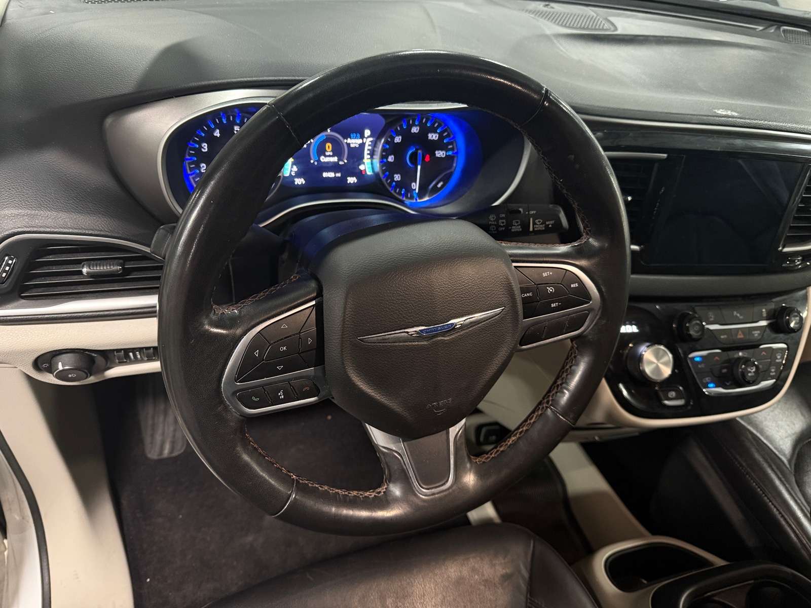 Thumbnail: 2020 Chrysler Pacifica - 4