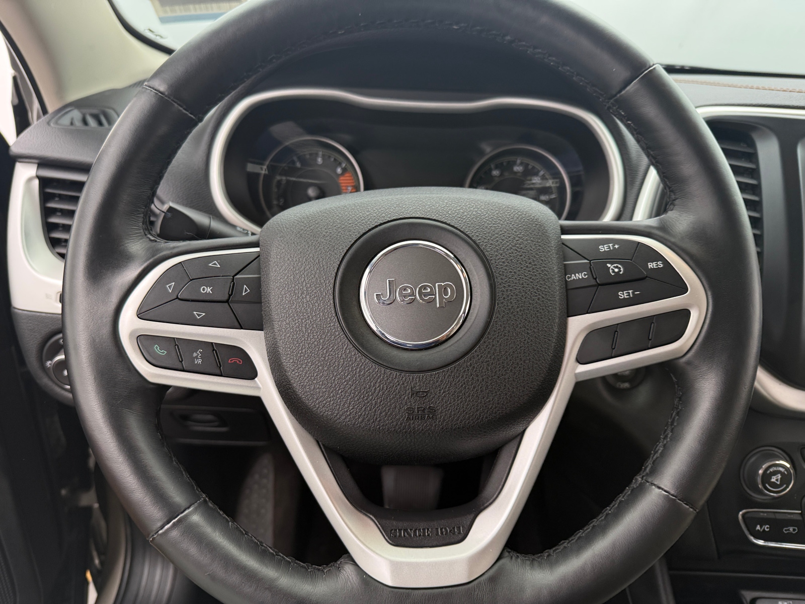 Thumbnail: 2017 Jeep Cherokee - 4