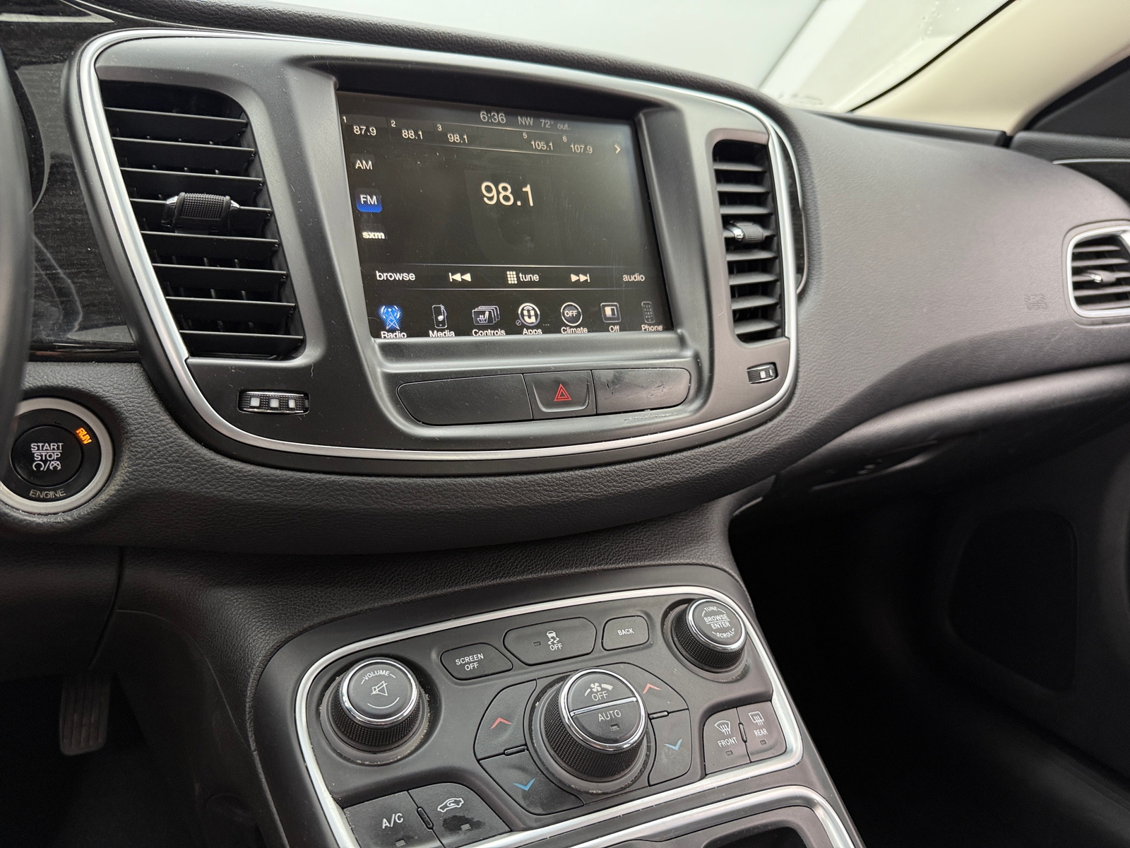 Thumbnail: 2015 Chrysler 200 - 3