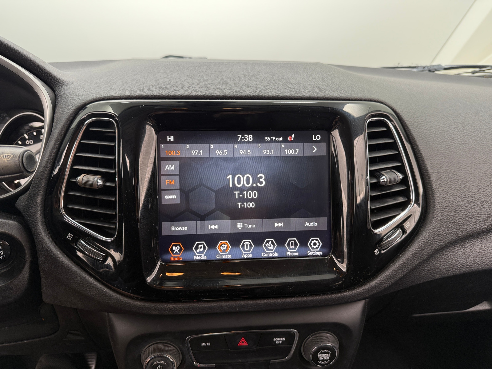 Thumbnail: 2018 Jeep Compass - 3