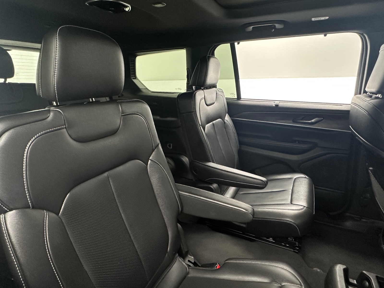 Thumbnail: 2024 Jeep Grand Cherokee L - 5