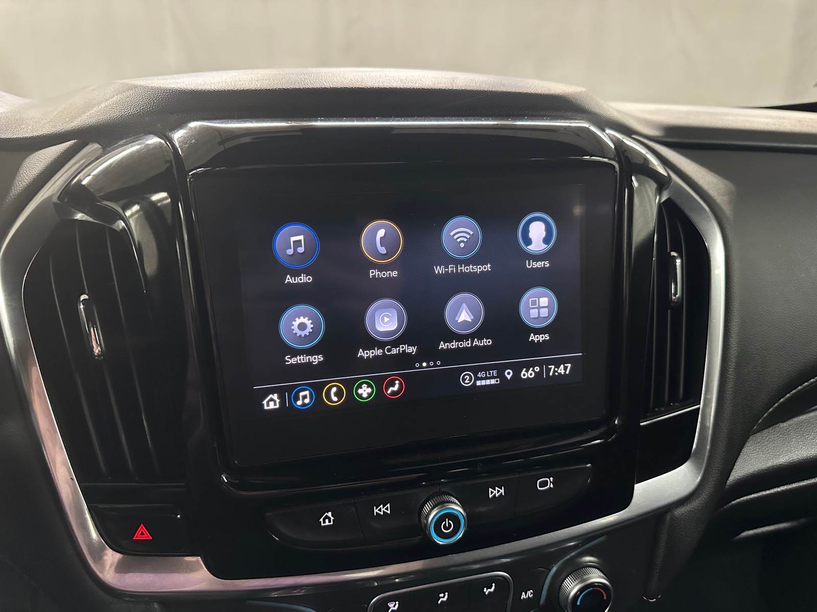 Thumbnail: 2022 Chevrolet Traverse - 3