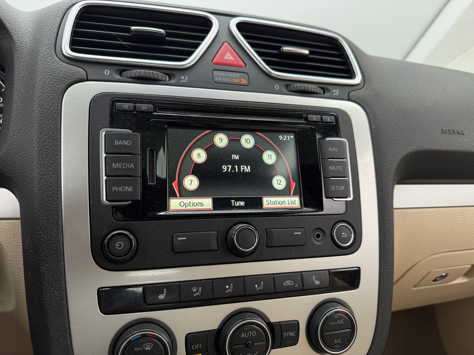 Thumbnail: 2015 Volkswagen Eos - 3