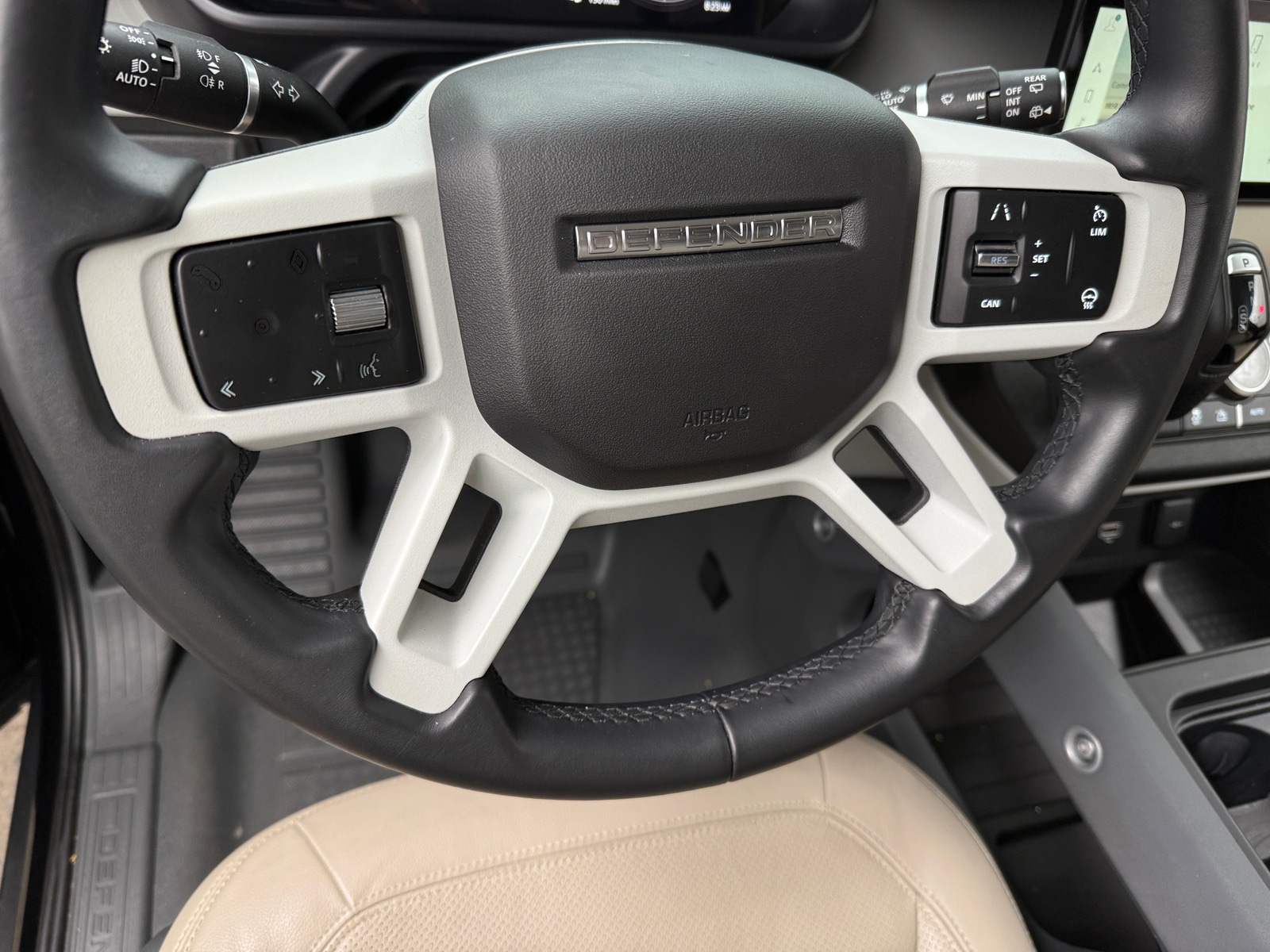 Thumbnail: 2023 Land Rover Defender - 4