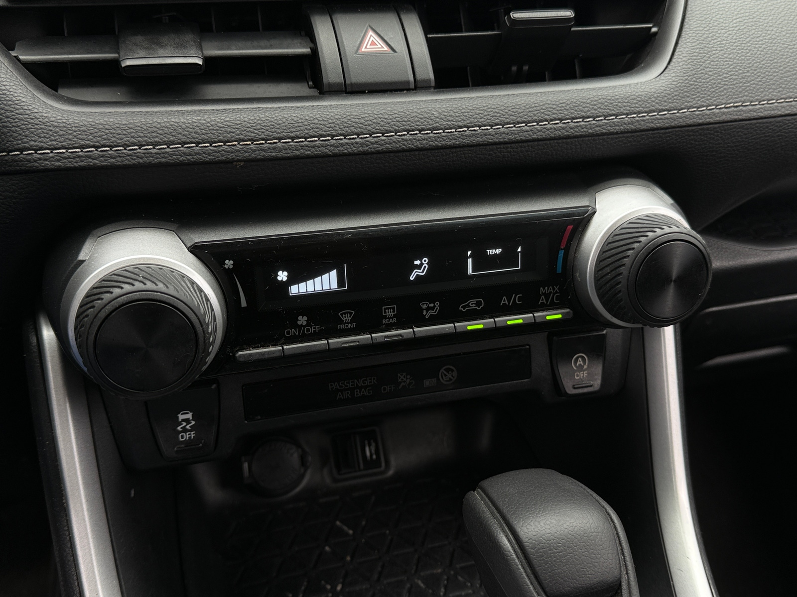 Thumbnail: 2019 Toyota RAV4 - 4