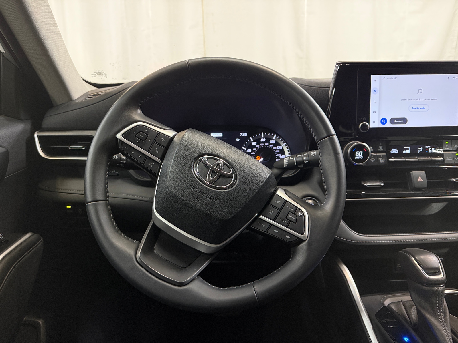 Thumbnail: 2023 Toyota Highlander - 5