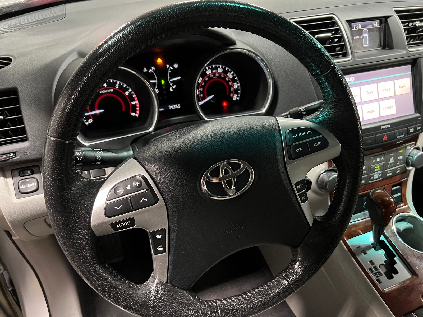 Thumbnail: 2012 Toyota Highlander - 4