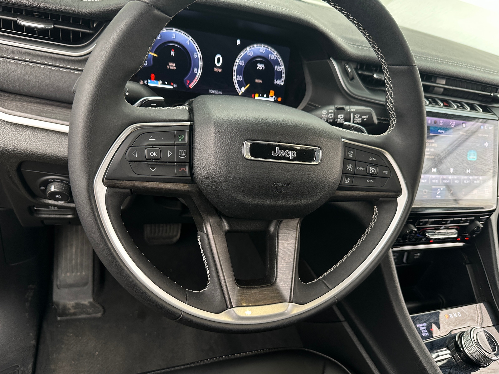 Thumbnail: 2024 Jeep Grand Cherokee L - 4
