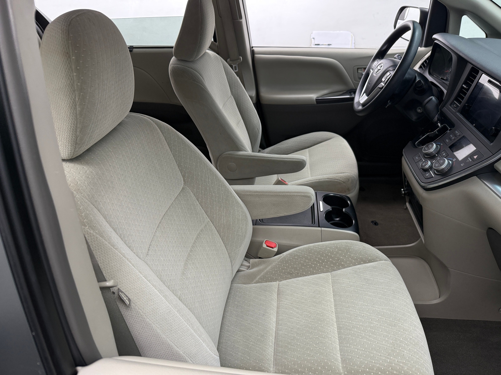Thumbnail: 2015 Toyota Sienna - 2
