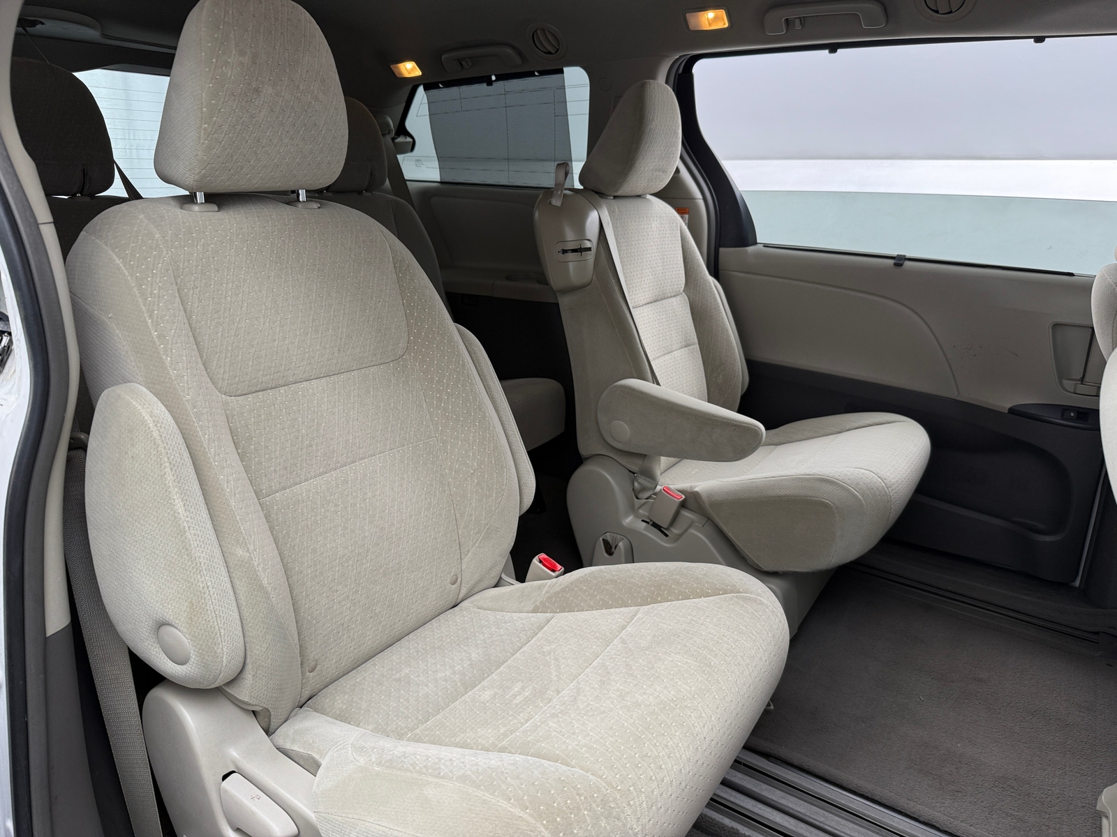 Thumbnail: 2015 Toyota Sienna - 6