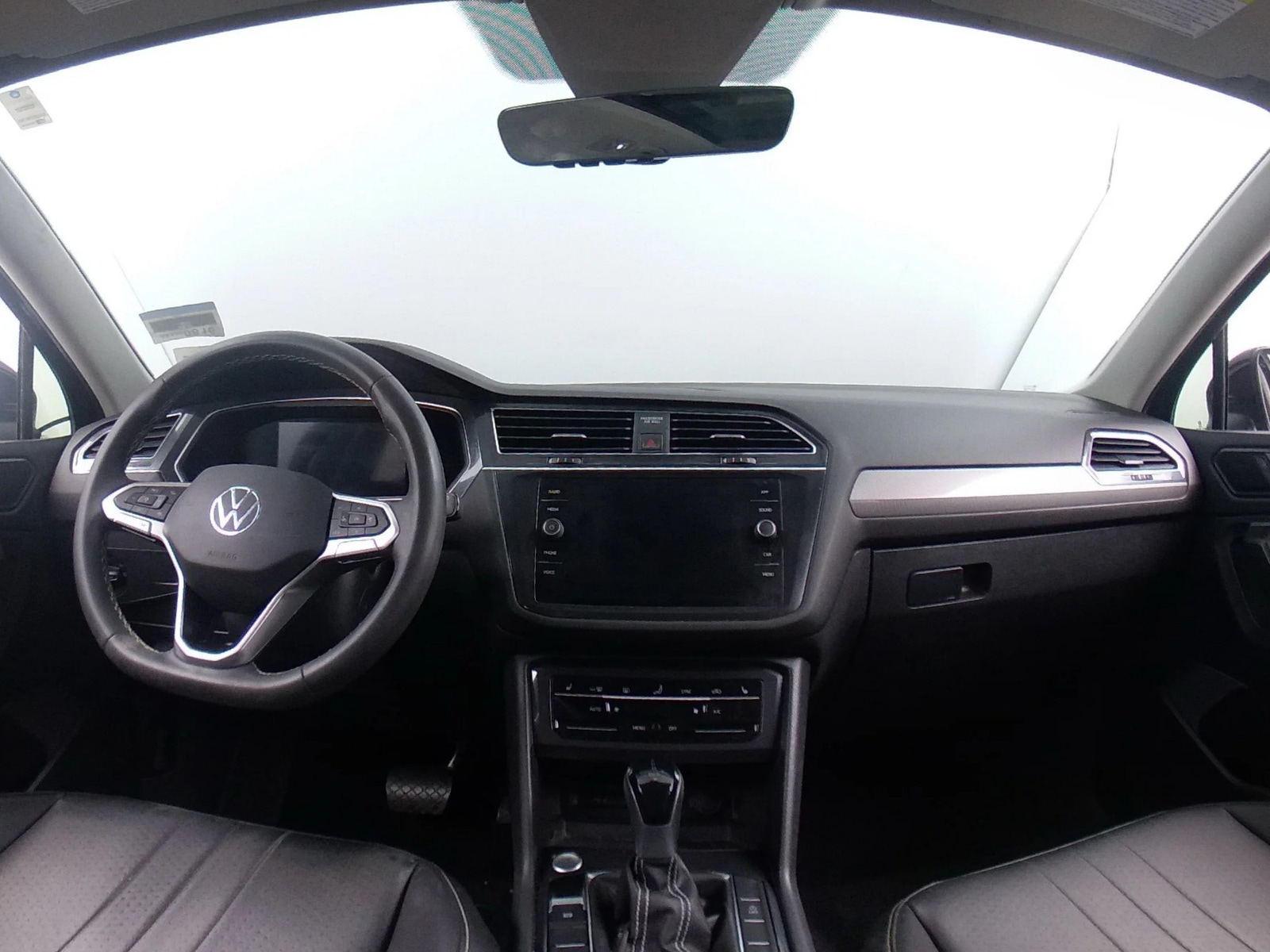 Thumbnail: 2022 Volkswagen Tiguan - 2