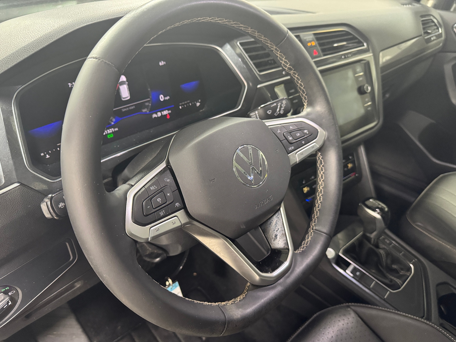 Thumbnail: 2022 Volkswagen Tiguan - 4