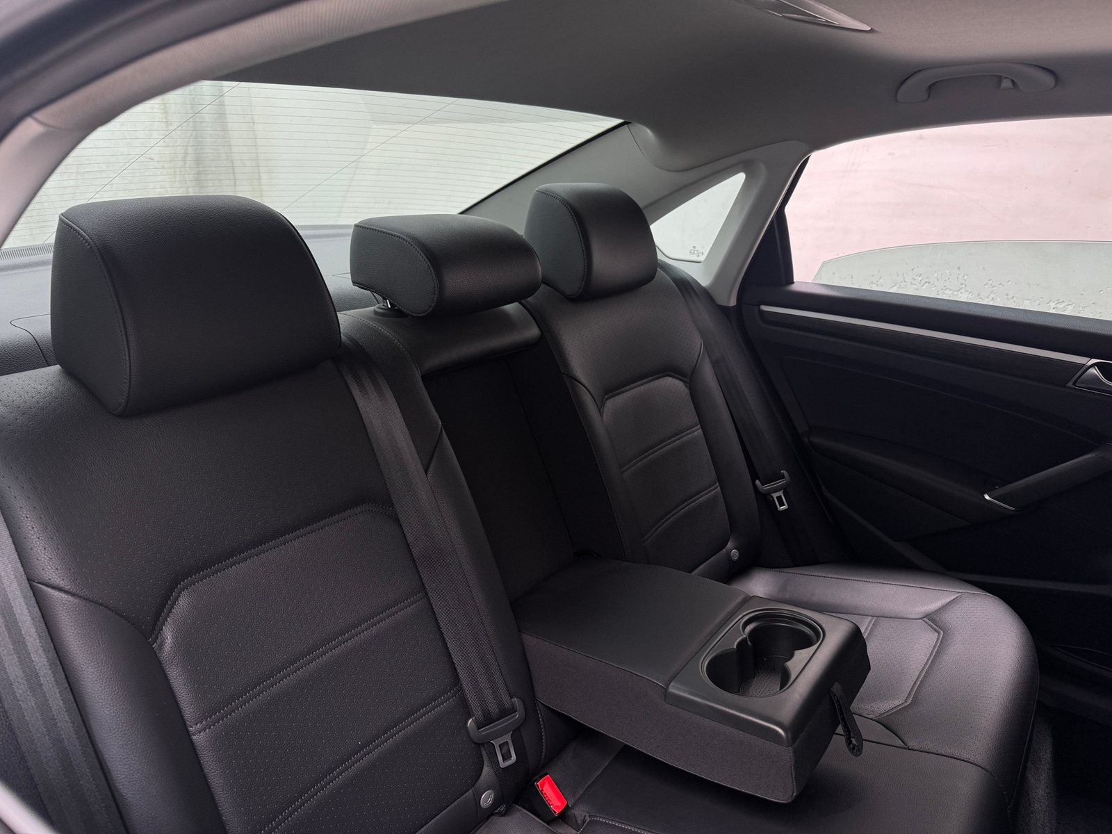 Thumbnail: 2017 Volkswagen Passat - 5