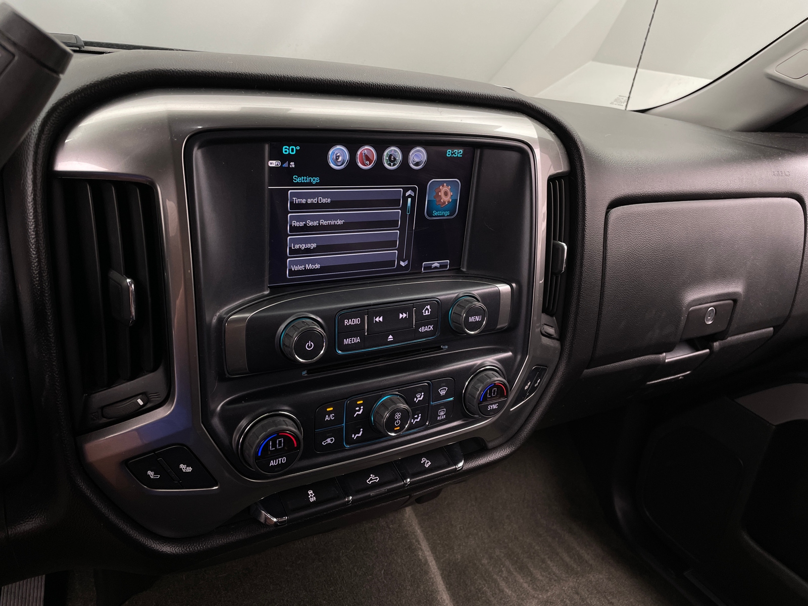 Thumbnail: 2017 Chevrolet Silverado 1500 - 3