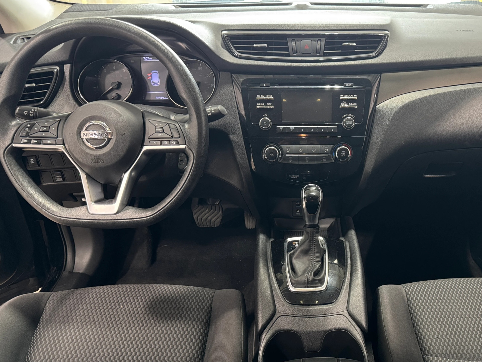 Thumbnail: 2018 Nissan Rogue Sport - 3