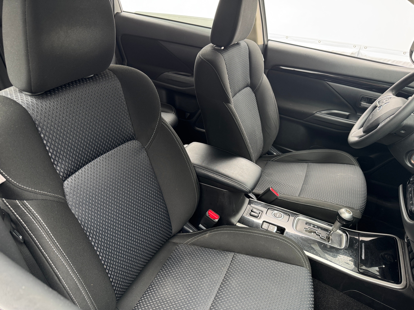 Thumbnail: 2019 Mitsubishi Outlander - 2