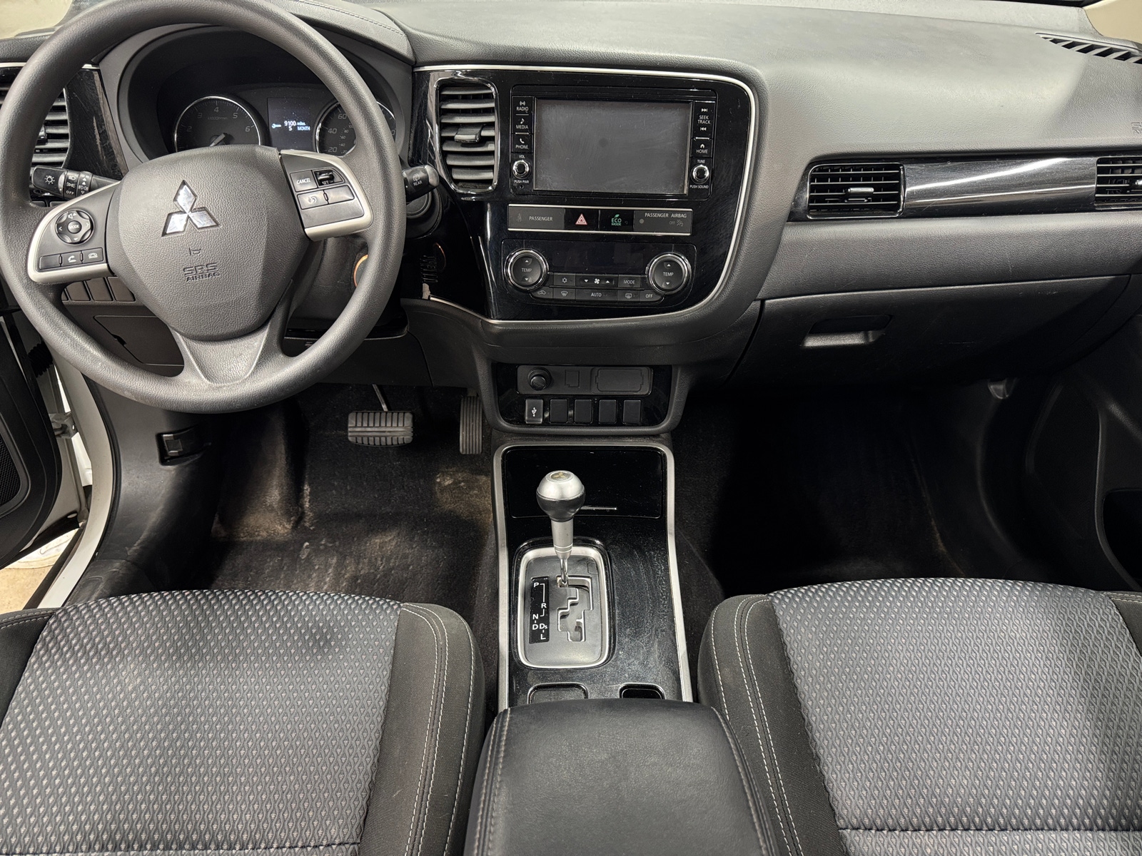 Thumbnail: 2019 Mitsubishi Outlander - 3