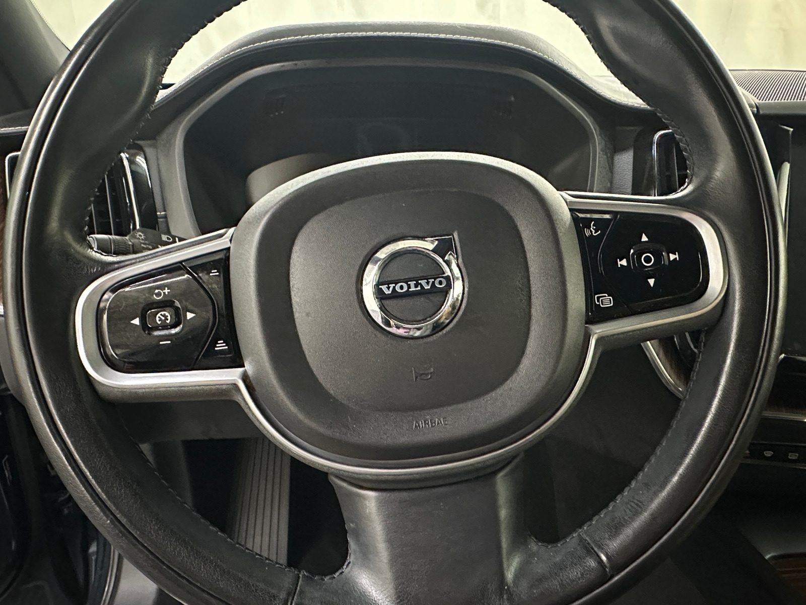 Thumbnail: 2020 Volvo XC60 - 4
