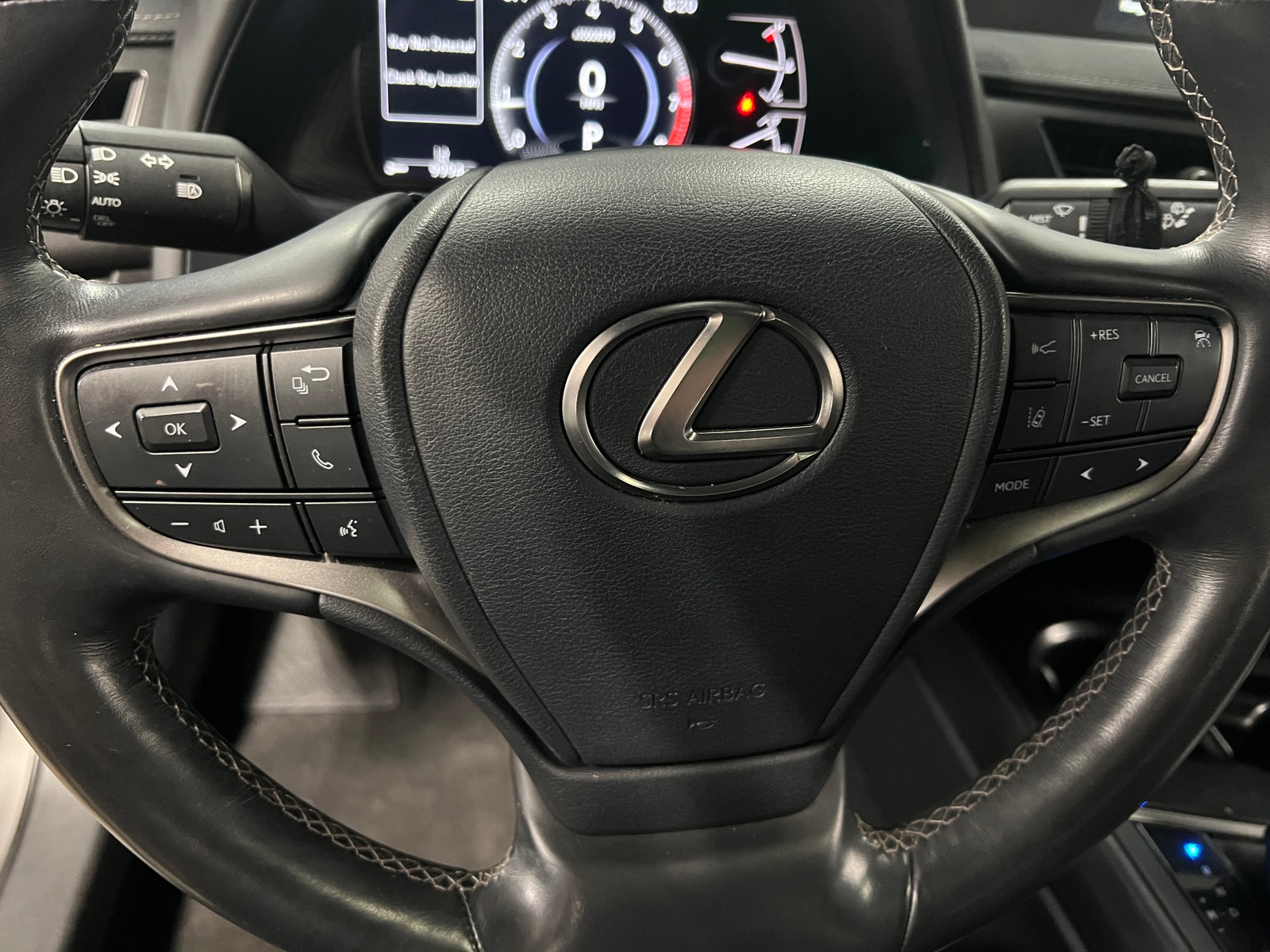 Thumbnail: 2021 Lexus UX - 4