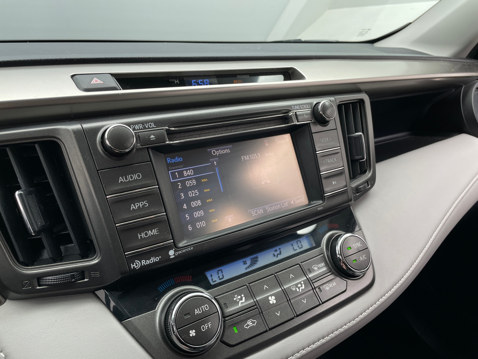 Thumbnail: 2014 Toyota RAV4 - 4