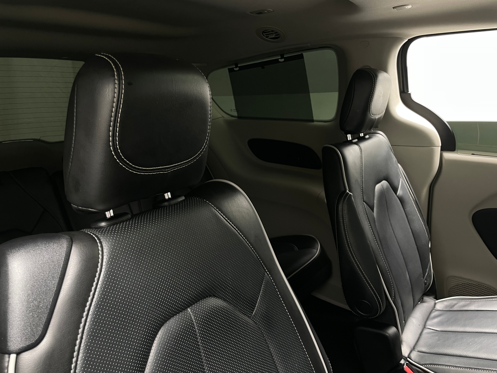 Thumbnail: 2022 Chrysler Pacifica - 5