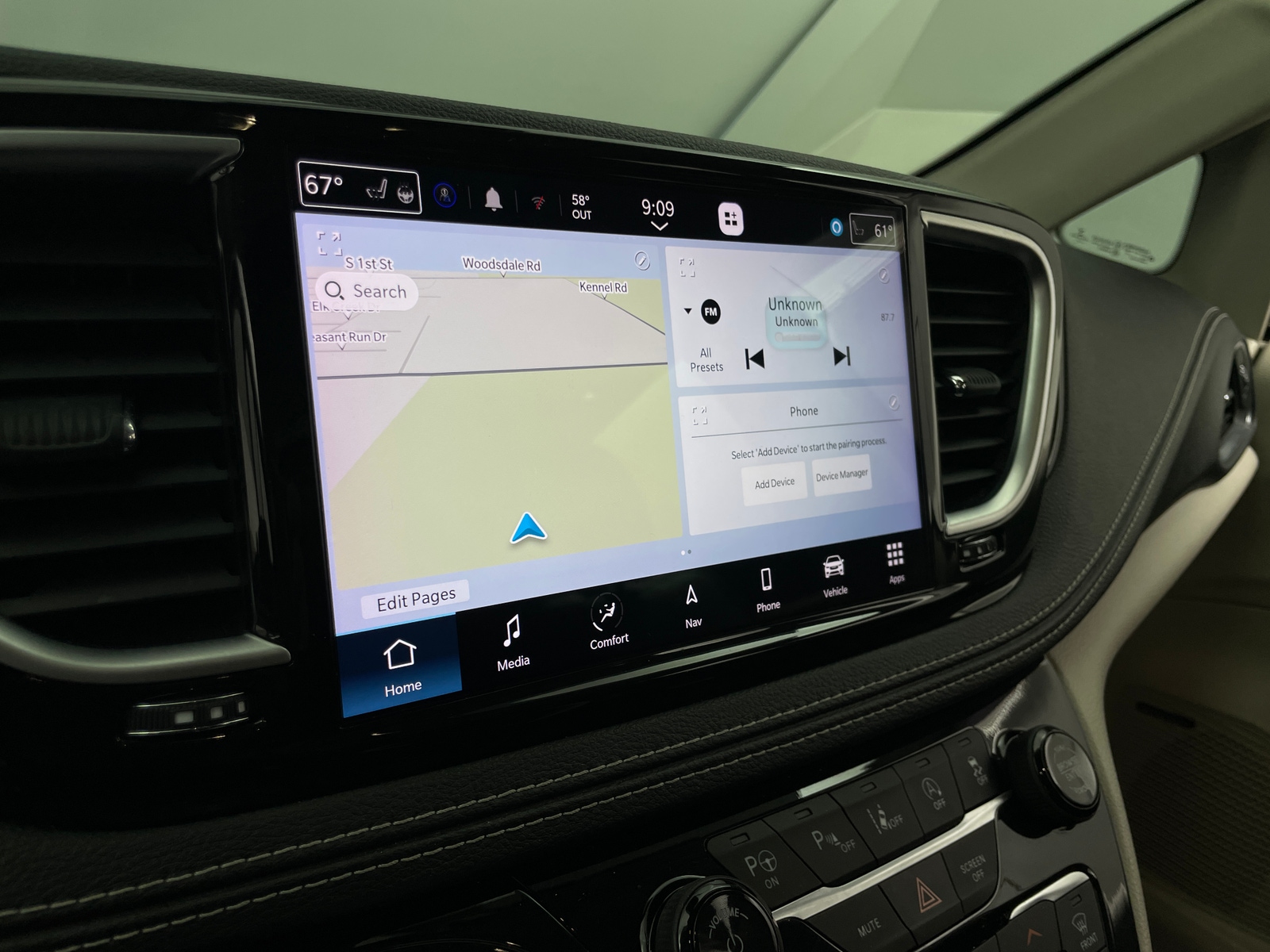 Thumbnail: 2022 Chrysler Pacifica - 3