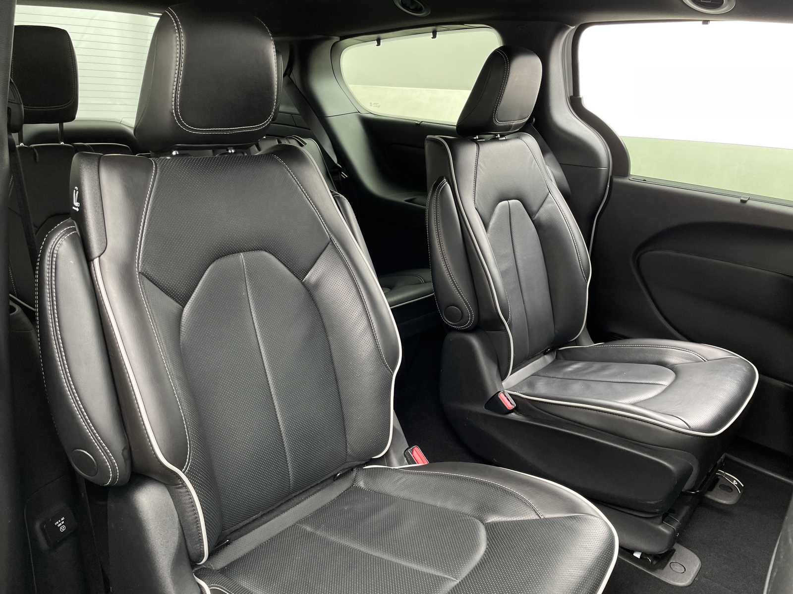 Thumbnail: 2022 Chrysler Pacifica - 5