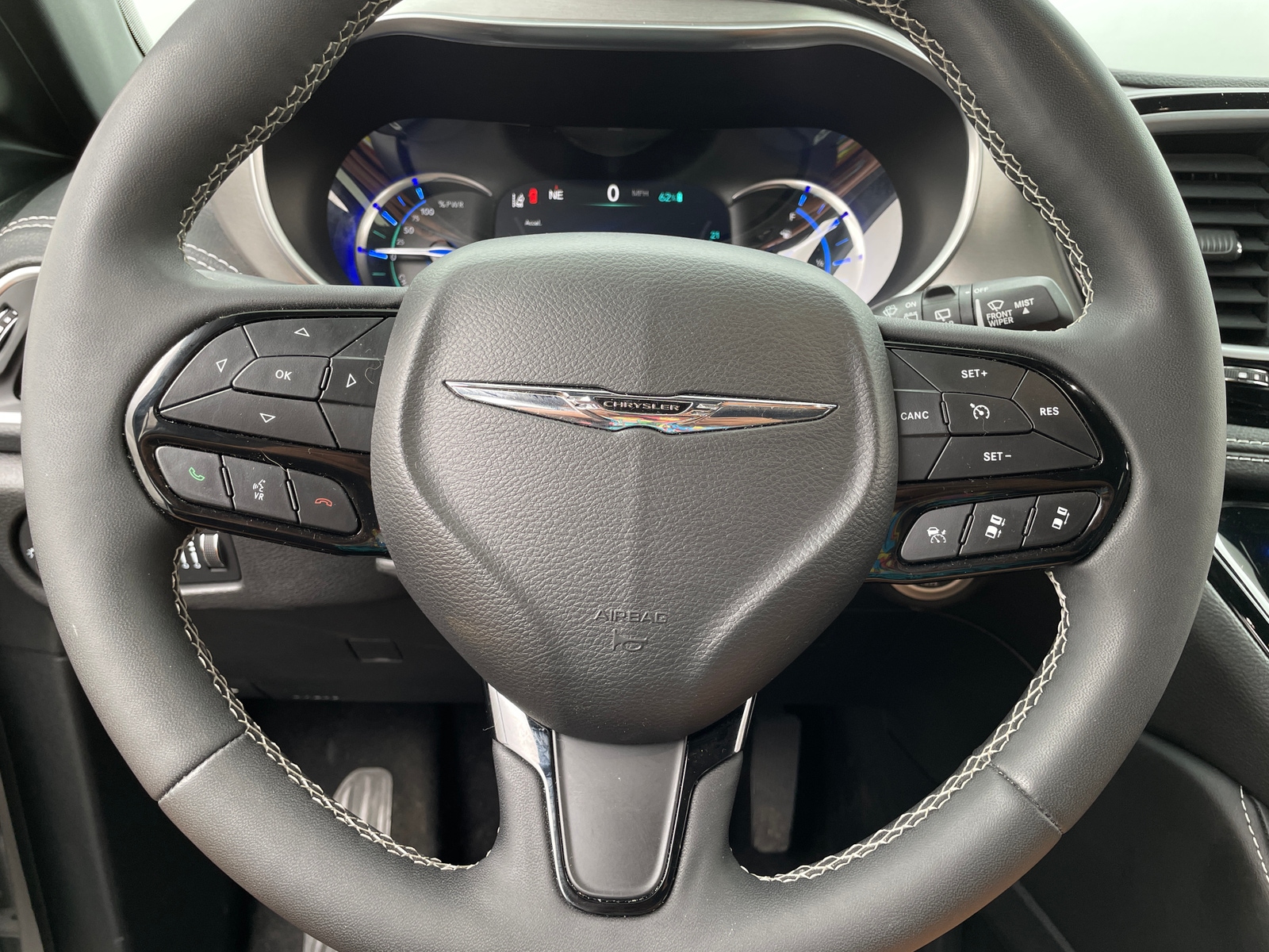 Thumbnail: 2022 Chrysler Pacifica - 4