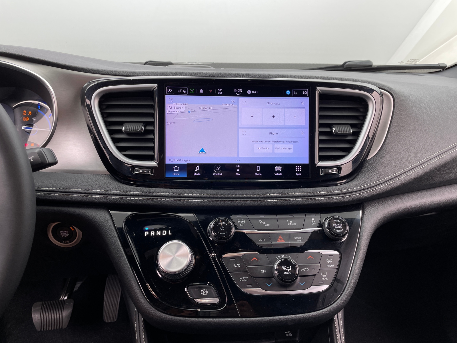 Thumbnail: 2022 Chrysler Pacifica - 3