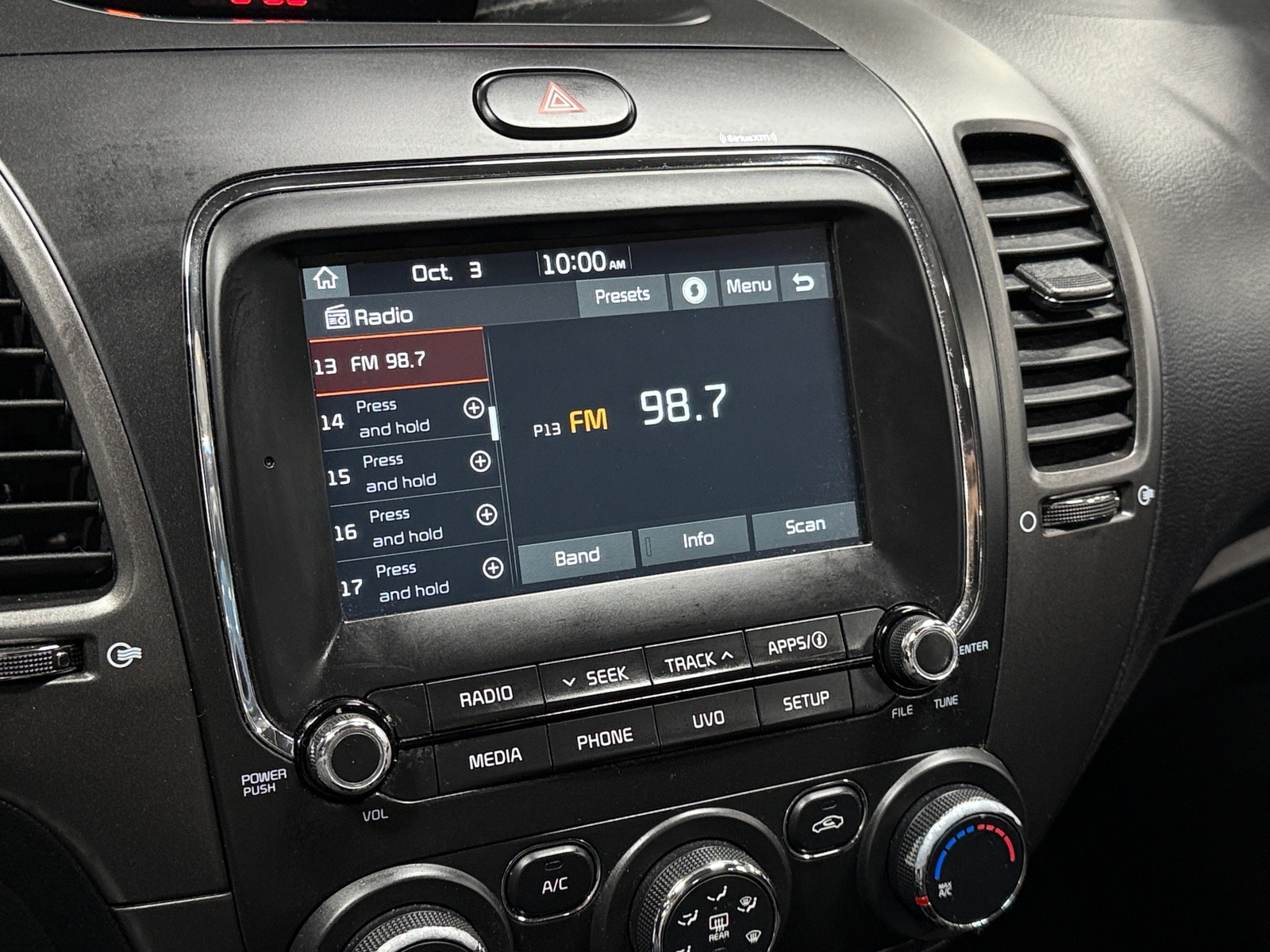 Thumbnail: 2018 Kia Forte - 4
